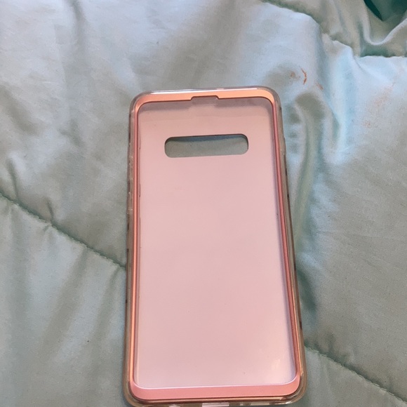 A phone case I don’t know what type - Picture 2 of 3